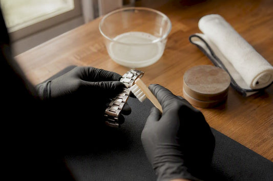 Hand wiping stainless steel watch case
