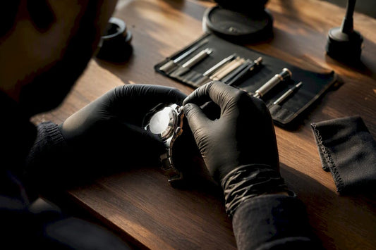 Hand tightening watch crown flush to case